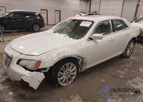 2013 Chrysler 300 Motown z USA, uszkodzony, nr VIN 2C3CCARG8DH595468